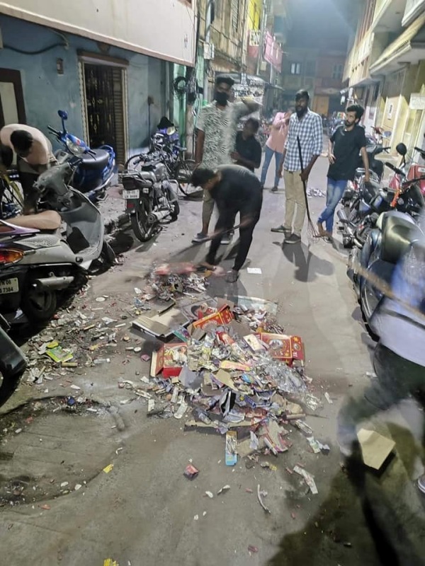 Crackers exploded on Diwali day Dravidar Vidudalai Kazhagam cleaning in Rayapettai with Sanitation Workers 