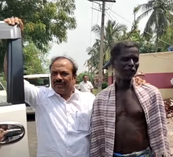 Minister CV Ganesan is moved by seeing his childhood friend and asked him to stop the car. Minister CV Ganesan is moved by seeing his childhood friend and asked him to stop the car.