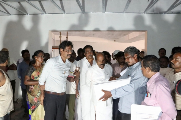  What are the facilities in the Jallikattu stadium to be built in Alanganallur