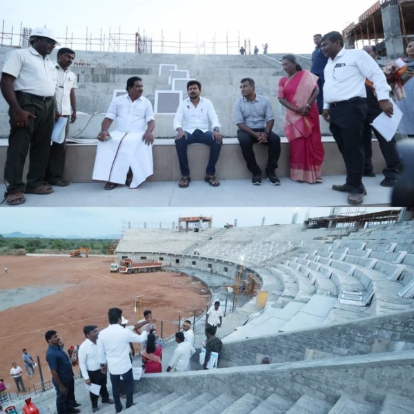  What are the facilities in the Jallikattu stadium to be built in Alanganallur