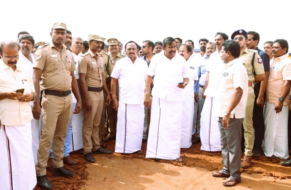 Minister KN Nehru got angry, Ordination with obscene words to the employee who sets up the DMK Youth wing Conference stage Minister KN Nehru got angry, Ordination with obscene words to the employee who sets up the DMK Youth wing Conference stage