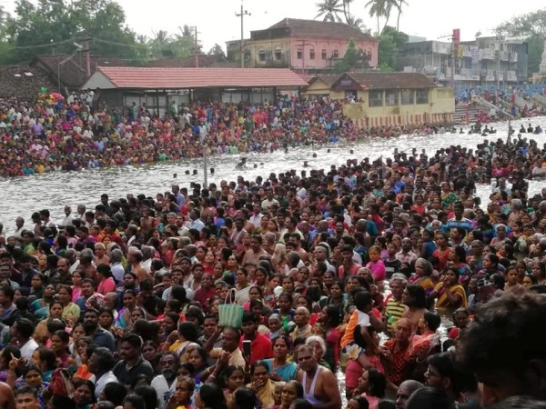Aippasi Tula Sthanam Kadaimukha Theerthawari Local Holiday on 16th November in Mayiladuthurai District 