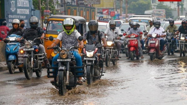 Traffic affected by heavy rains in Coimbatore 