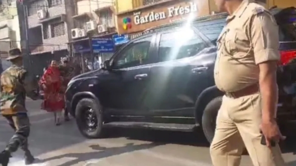 a-woman-who-tried-to-block-pm-modis-car-after-breach-security-at-ranchi-in-jharkhand