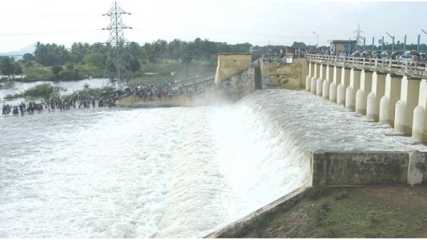 Heavy rains continue to fill lakes in Chennai - Chembarambakkam lake rises to 22 feet Heavy rains continue to fill lakes in Chennai - Chembarambakkam lake rises to 22 feet