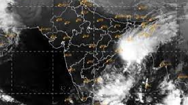 Number 2 storm warning cage hoisted in 9 ports including Chennai, Cuddalore 