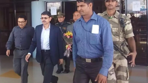 TN Governor rn ravi left for delhi amid case hearing comes tomorrow