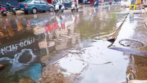 Traffic jam in Chennai Annasalai Due to incessant rain 