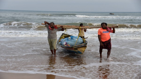 Deep sea fishermen to return to the shore by Nov 28: Meteorological Department alert Deep sea fishermen to return to the shore by Nov 28: Meteorological Department alert