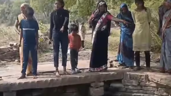 MP villagers complaint against BJP, that they didnt allow to take water without voting to them 