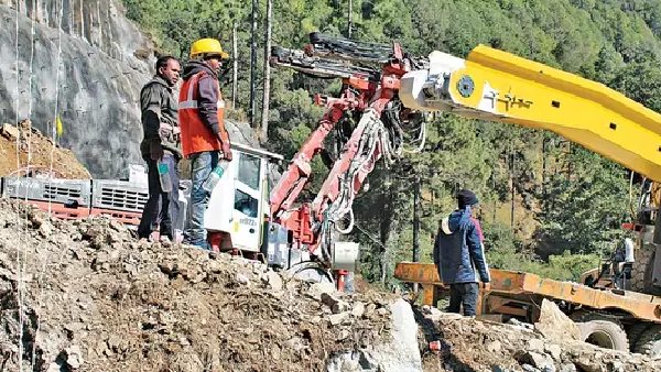  Army called to rescue workers trapped Uttarakhand Tunnel 