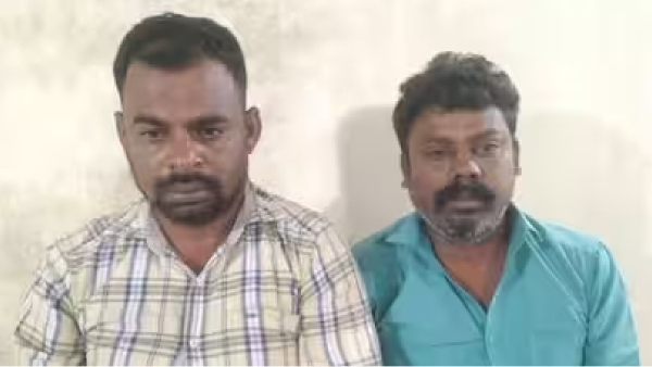 2 persons caught who are theft jewellery as acting as magalir urimai thogai inspection officers