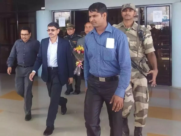 Ahead of Supreme Court case hearing tomorrow Tamil Nadu Governor RN Ravi planned to visit Delhi today 