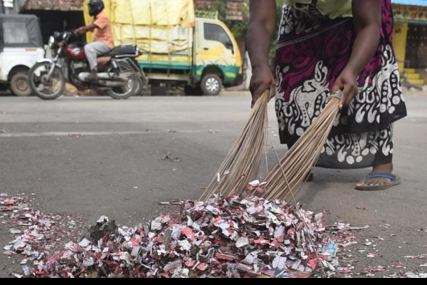 Crackers exploded on Diwali day Dravidar Vidudalai Kazhagam cleaning in Rayapettai with Sanitation Workers 