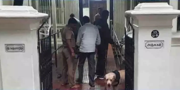 The man who gave bomb threat to Karunanidhis house was arrested