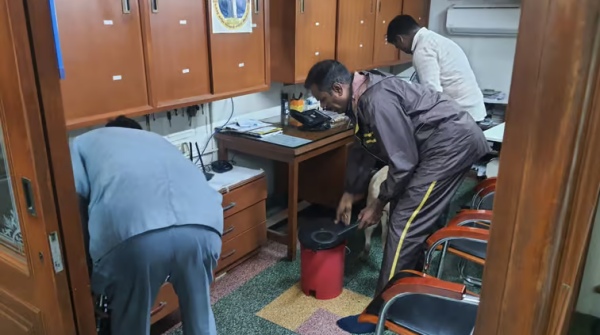 The man who gave bomb threat to Karunanidhis house was arrested