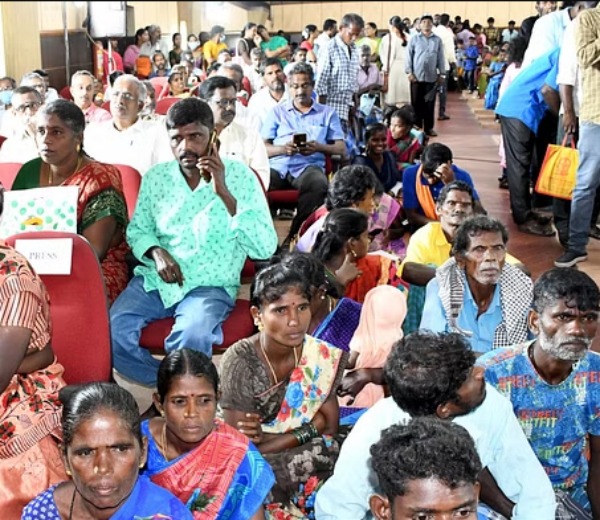Puducherry Governor Tamilisai Soundararajan notice to officials about tribals sit on the floor issue