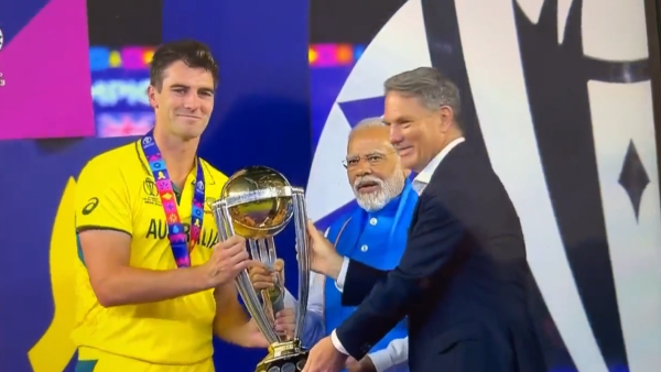  Why did PM Modi move away after giving cup to Australia against India in 2023 World Cup Finals?