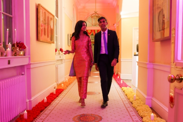  Britain Prime Minister Rishi Sunak celebrated Diwali with his wife