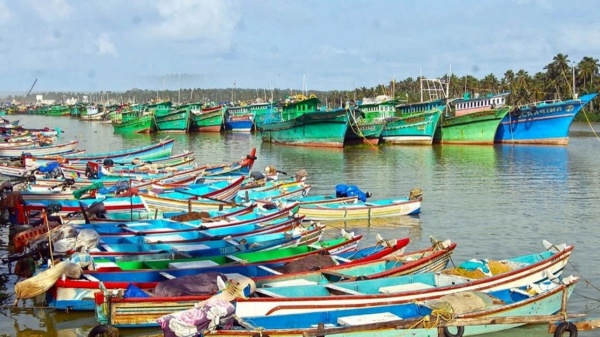 Maldivian government imposed a fine of Rs 2 crore on Tamil Nadu fishermens boat Maldivian government imposed a fine of Rs 2 crore on Tamil Nadu fishermens boat