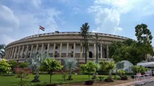Parliament Standing Committee on IT considering summoning Apple officials for the hacking attempt alert 