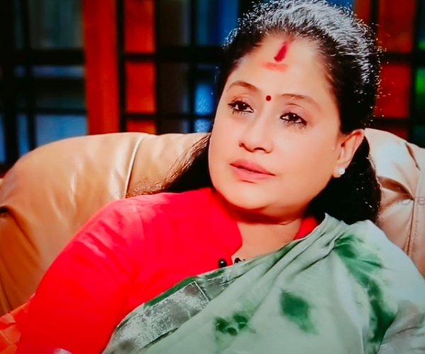 Telangana: BJP Shocks over Actress Vijayasanthis tweet on Congress 