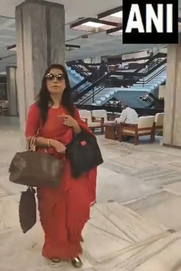 Mahua Moitra to appear before LokSabha Ethics panel today 