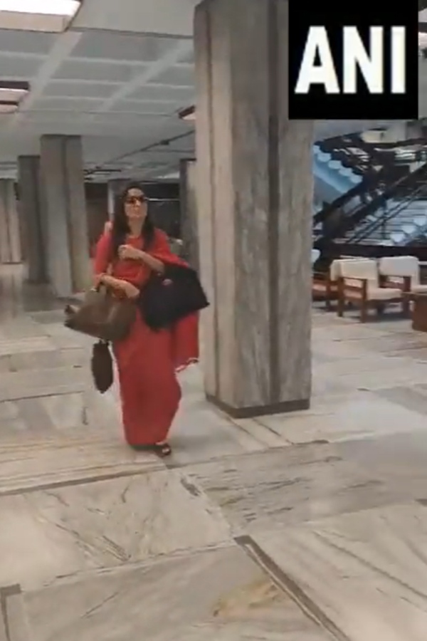 Mahua Moitra to appear before LokSabha Ethics panel today 