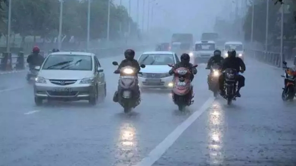 Heavy rain with thunder and lightning in Chennai since morning schools Holiday today 