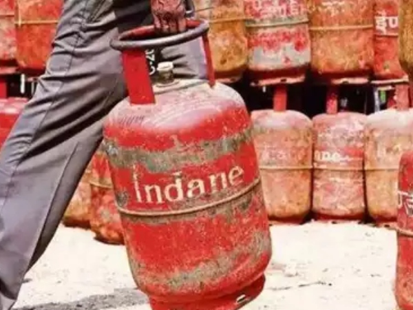 Su.Venkatesan MP Condemns Removal of Tamil from Indane Gas Cylinder Booking Service 