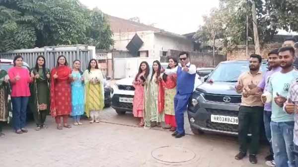 Ahead Of Diwali Haryana Pharma Company Gifts Tata Punch To its Employees Ahead Of Diwali Haryana Pharma Company Gifts Tata Punch To its Employees