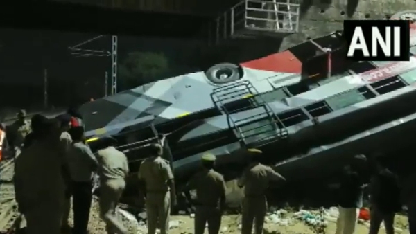 4 killed in Rajasthan bus overturns from railway flyover 