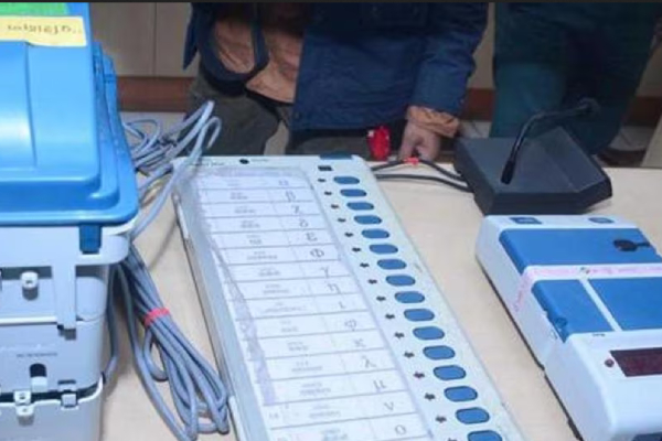 Voting delayed by Mizoram Chief Minister due to voting machine malfunction 