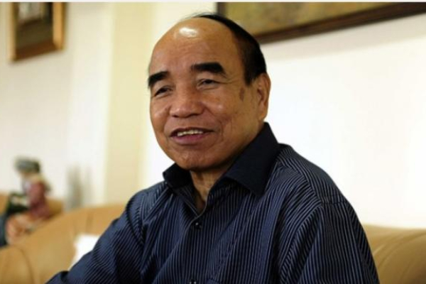 Voting delayed by Mizoram Chief Minister due to voting machine malfunction 