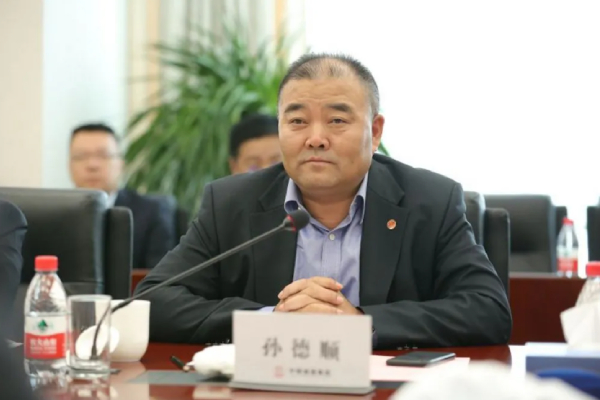 Former bank chief sentenced to death in China bribery case 