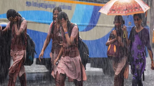 What are the districts announced leaves for schools and colleges due to Heavy rain in Tamil Nadu? 