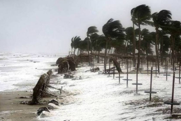Fishermen warned to go to the sea due to the cyclone in the middle sea 