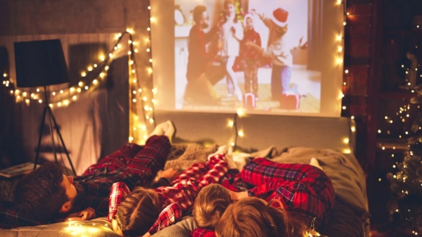  An US company is paying ₹ 1,60,000 To Watch just 12 Christmas Movies