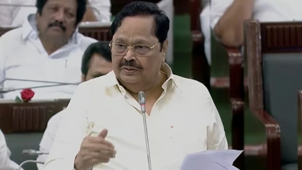 Doctorate for Sankaraiah Governor Dictatorship What Happened During MGRs Era Duraimurugan Flashback in TN Assembly 