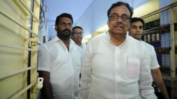 EVKS Elangovan wondering about tamilnadu congress meeting
