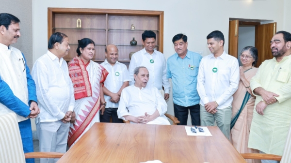 Former IAS officer VK Pandian joins BJD Party 