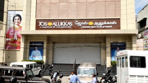 Police says that from which place robberer came to Coimbatore Jos Alukkas ? 