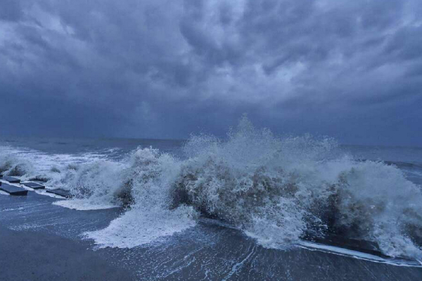 Weather: The eye of the new cyclone is farming in Bay of Bengal near Chennai Weather: The eye of the new cyclone is farming in Bay of Bengal near Chennai