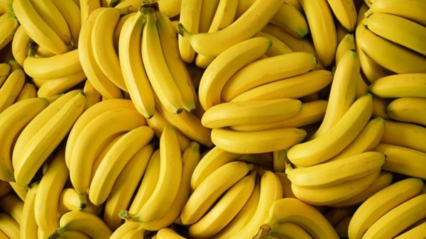 What are the food items that should not be taken along with Banana