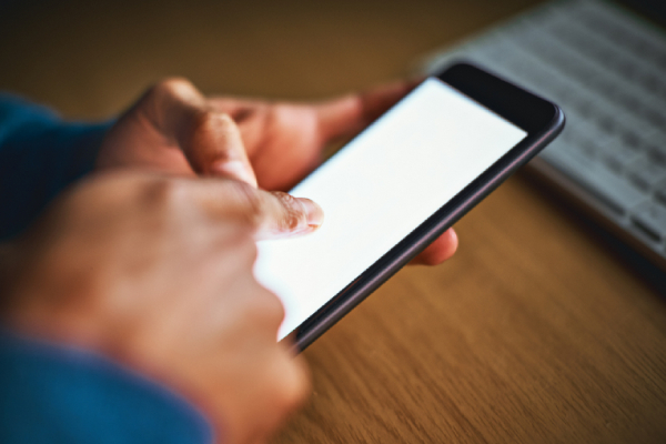 A teenager bought a cell phone for Rs 6 lakh using an old mans lost cell phone in Chennai 