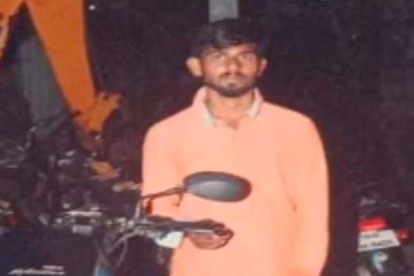 Coimbatore Jose Allukkas Jewelery robber Vijayakumars photo released by police 