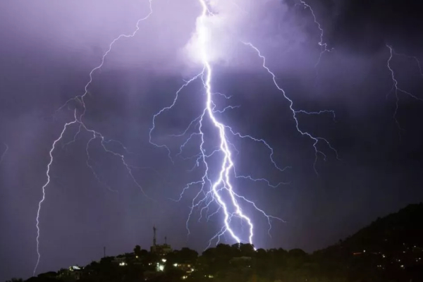 Is it safe to use mobile phone during Lightning as rain intensifies in many districts 