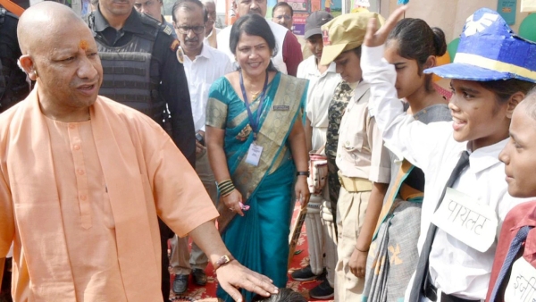 Yogi Adityanath celebrate the diwali among the Vantangiya people and Gifts Projects Worth ₹ 153 Crore 