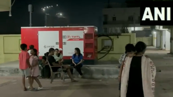 Strong tremor felt in Delhi and nearby cities after an earthquake of 6.4 magnitude hit Nepal Strong tremor felt in Delhi and nearby cities after an earthquake of 6.4 magnitude hit Nepal