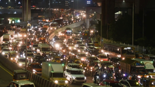  As many returned to hometowns ahead diwali heavy traffic jam in Chennai